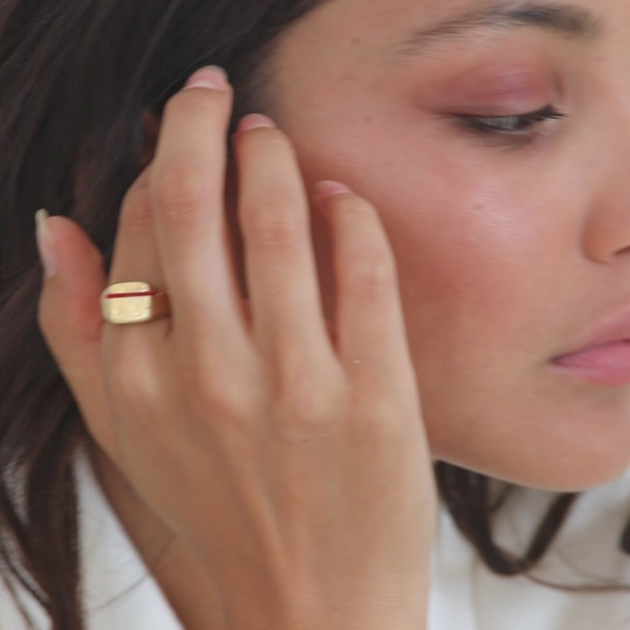 ThousandFibres_Give Rise Signet_Ruby-Red_Gold_ProductVideo