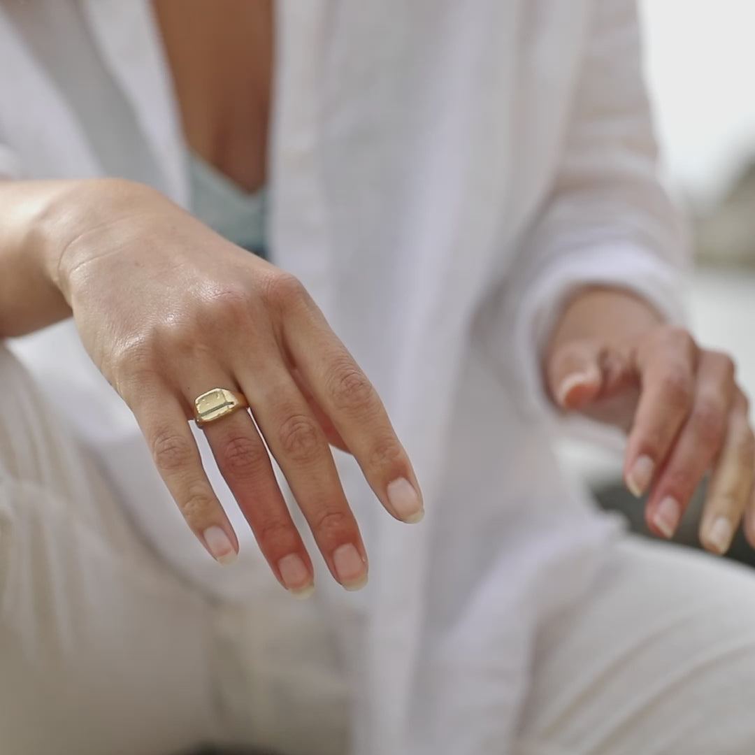 ThousandFibres_Give Rise Signet_Ruby-Red_Gold_ProductVideo