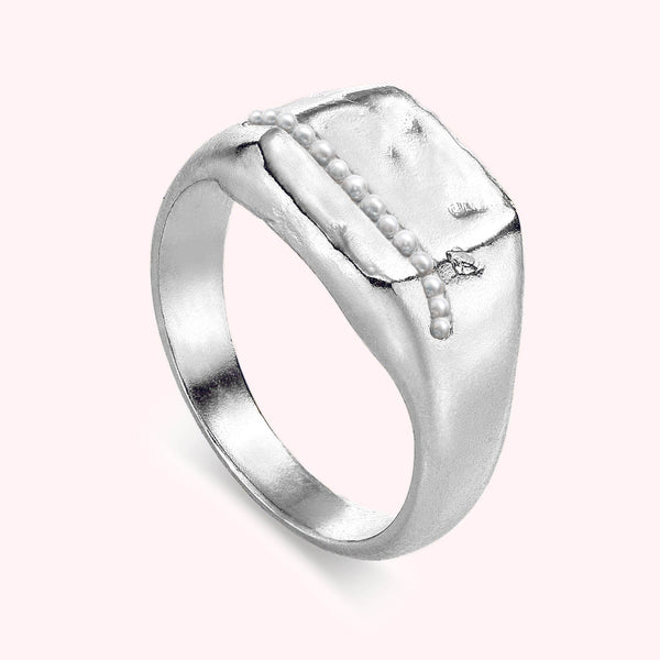 The Pearl Give Rise Signet - Thousand Fibres