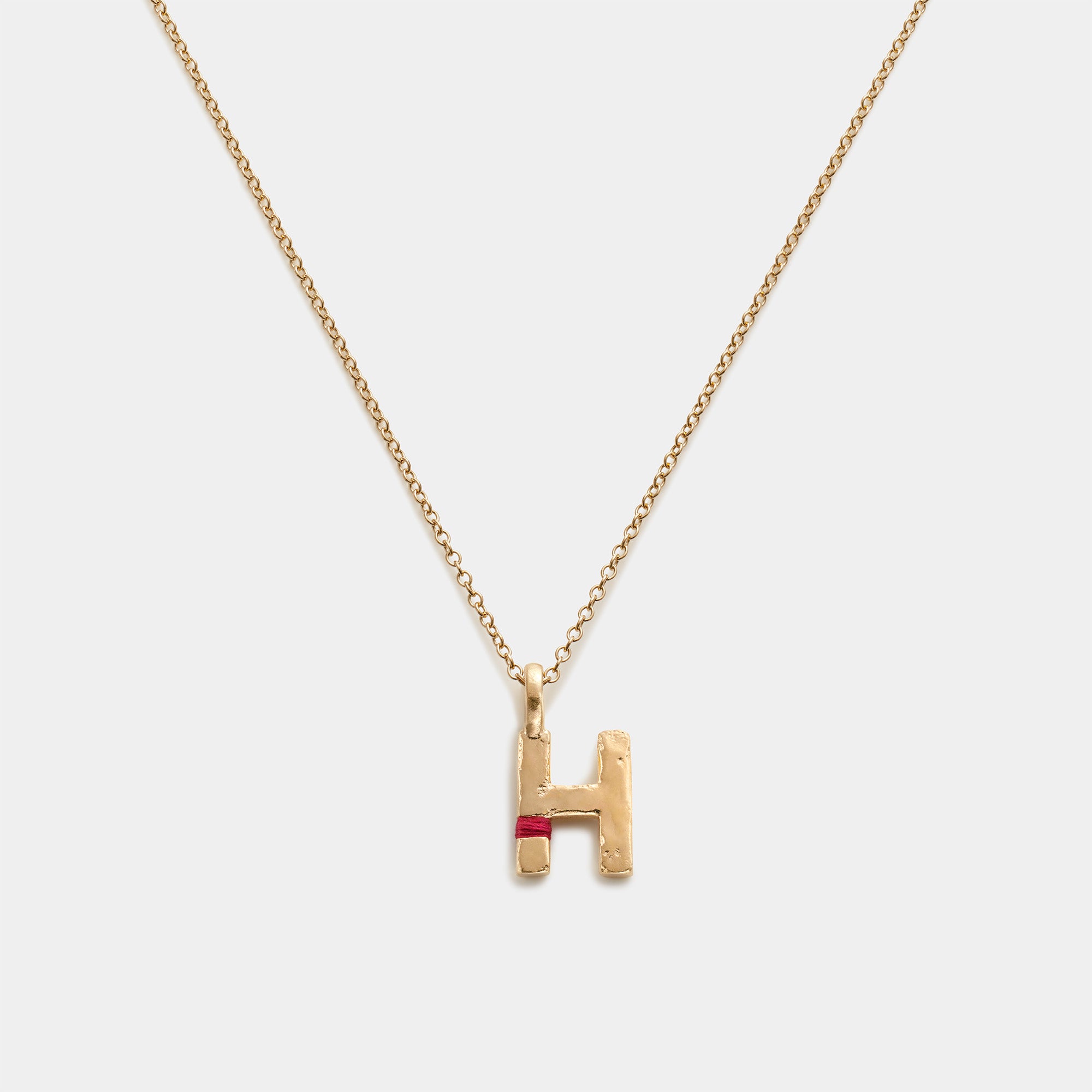 Gold necklace with a 'H' pendant 